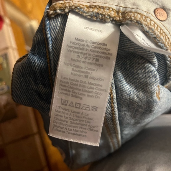 Madewell Button Fly Raw Hem Relaxed Denim Shorts in Cedarcroft Wash Sz 29 - Picture 12 of 14